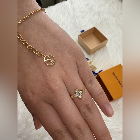 LOUIS VUITTON Essential V Bracelet & Gold Metal Ring. Size S, NEW - Picture 9 of 9